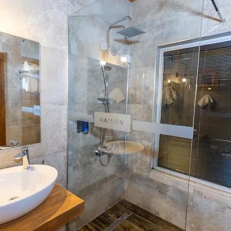 Maison Hill Hobbit & Boutique *