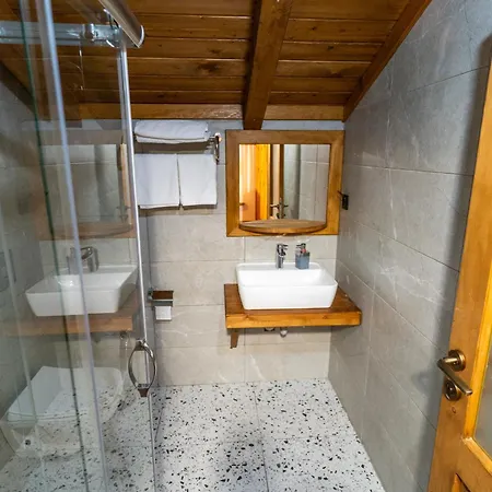 Maison Hill Hobbit & Boutique