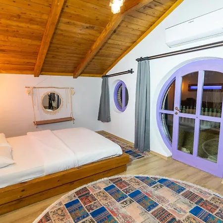 Maison Hill Hobbit & Boutique