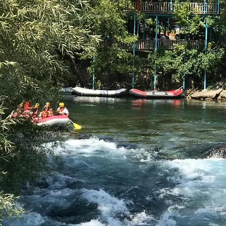 Maison Hill Hobbit & Boutique